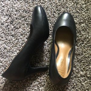 Clarks comfortable black leather pumps size 9.5